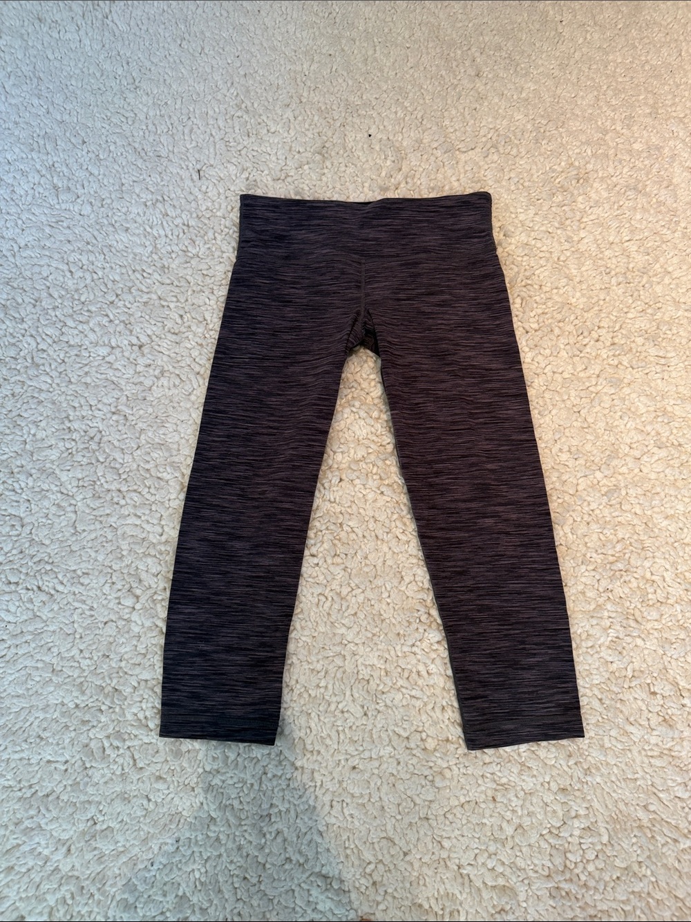 Lululemon Heather Gray/Purple 19” Leggings size 6(vintage)